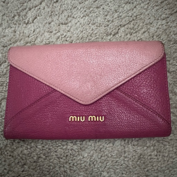 Preloved Authentic Miu Miu Envelope Wallet - Picture 2 of 15